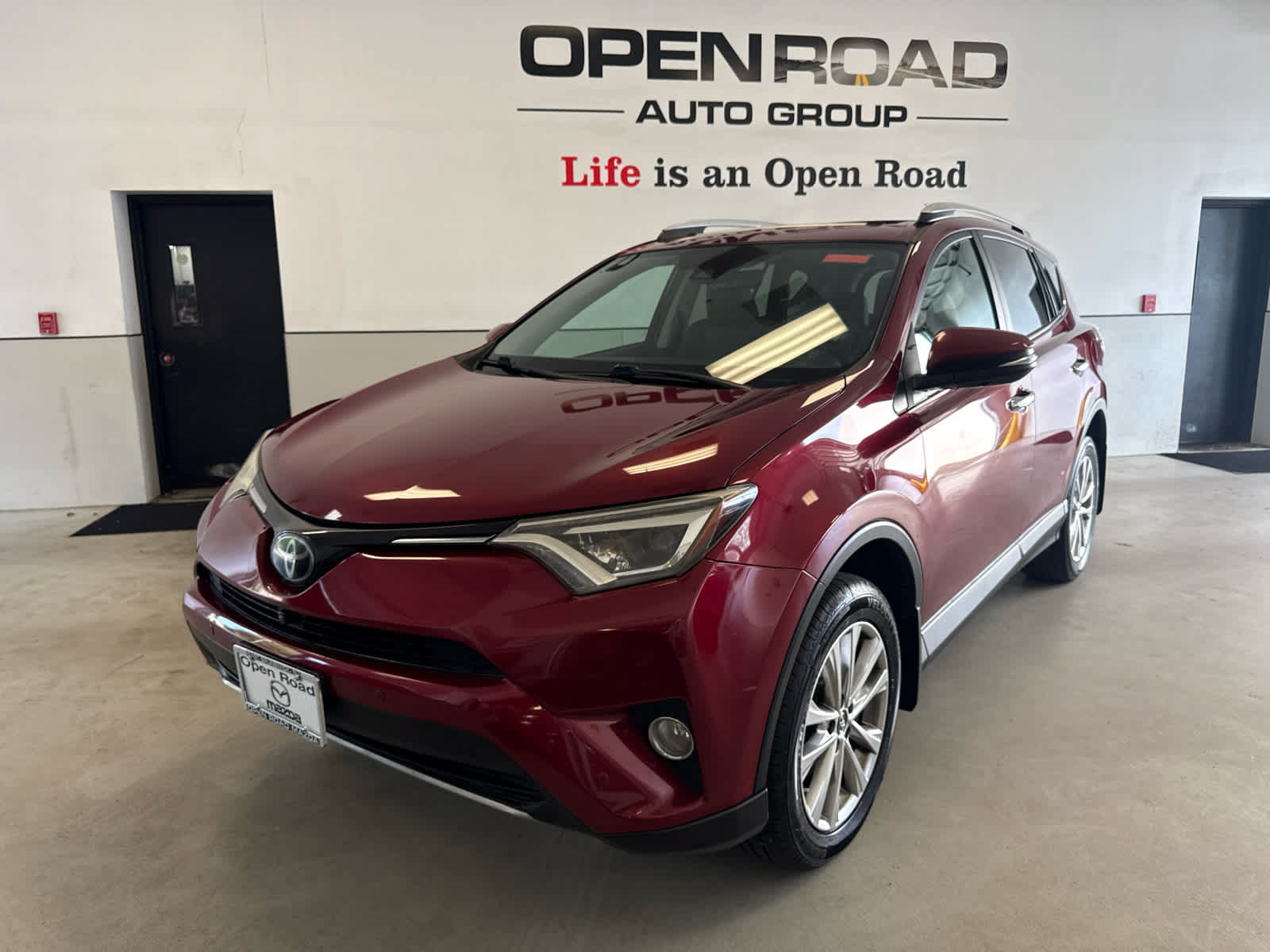 Used 2018 Toyota RAV4 Limited w/ Advanced Technology Package AWD/4WD image 2