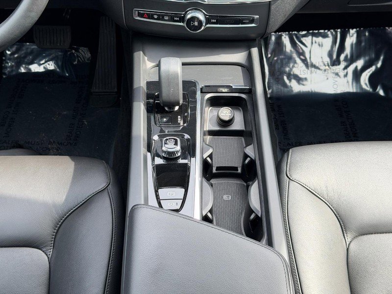 Certified 2023 Volvo XC60 B5 Core AWD/4WD image 15