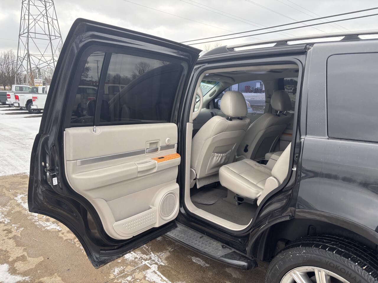 Used 2008 Chrysler Aspen Limited image 3