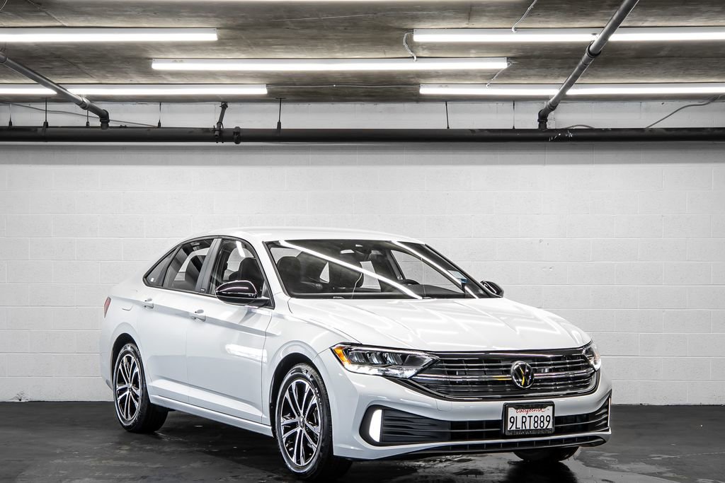 Used 2024 Volkswagen Jetta Sport image 7