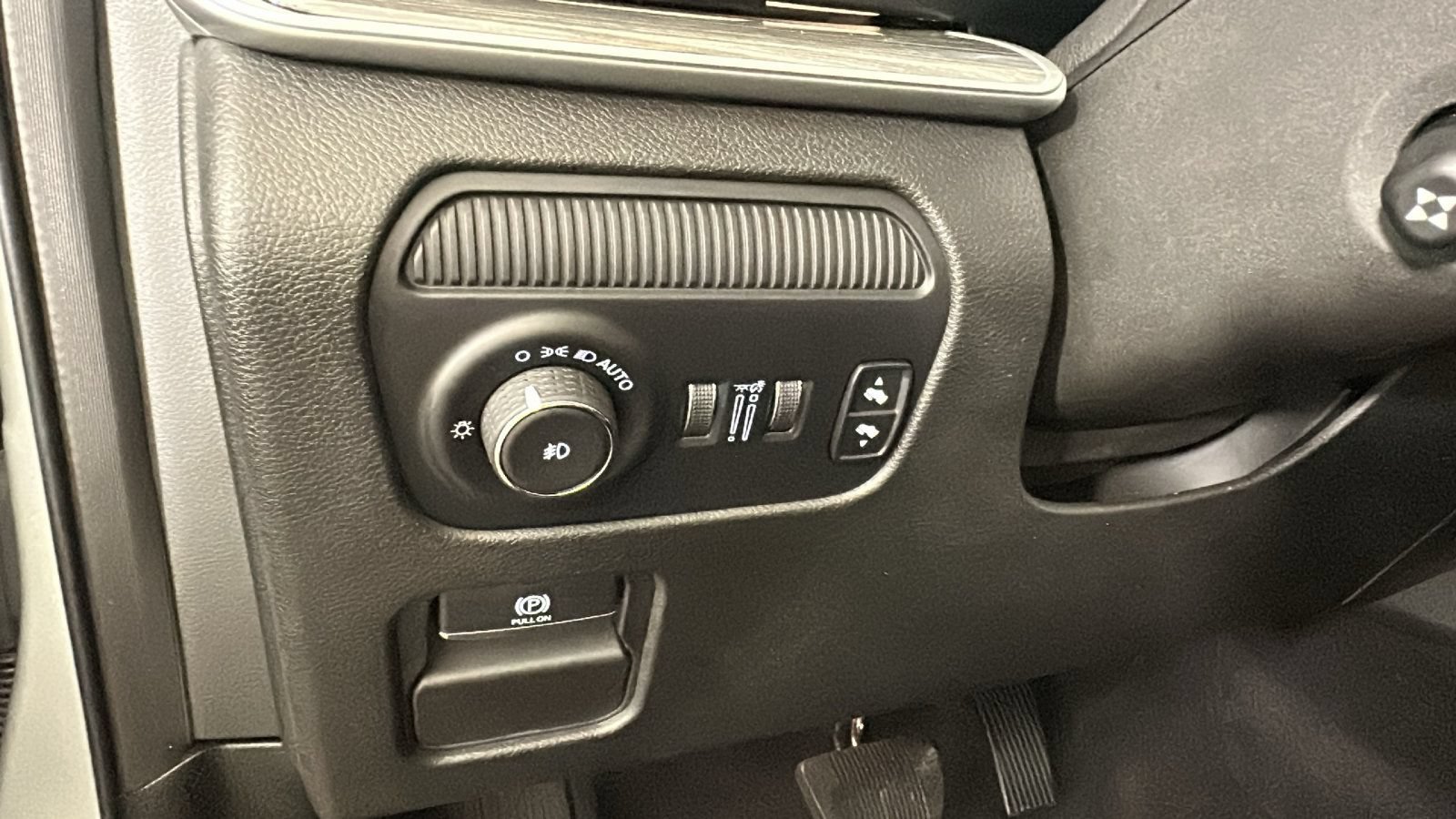 Used 2022 Jeep Wagoneer Series II w/ Rear Seat Video Group 1 RWD image 23