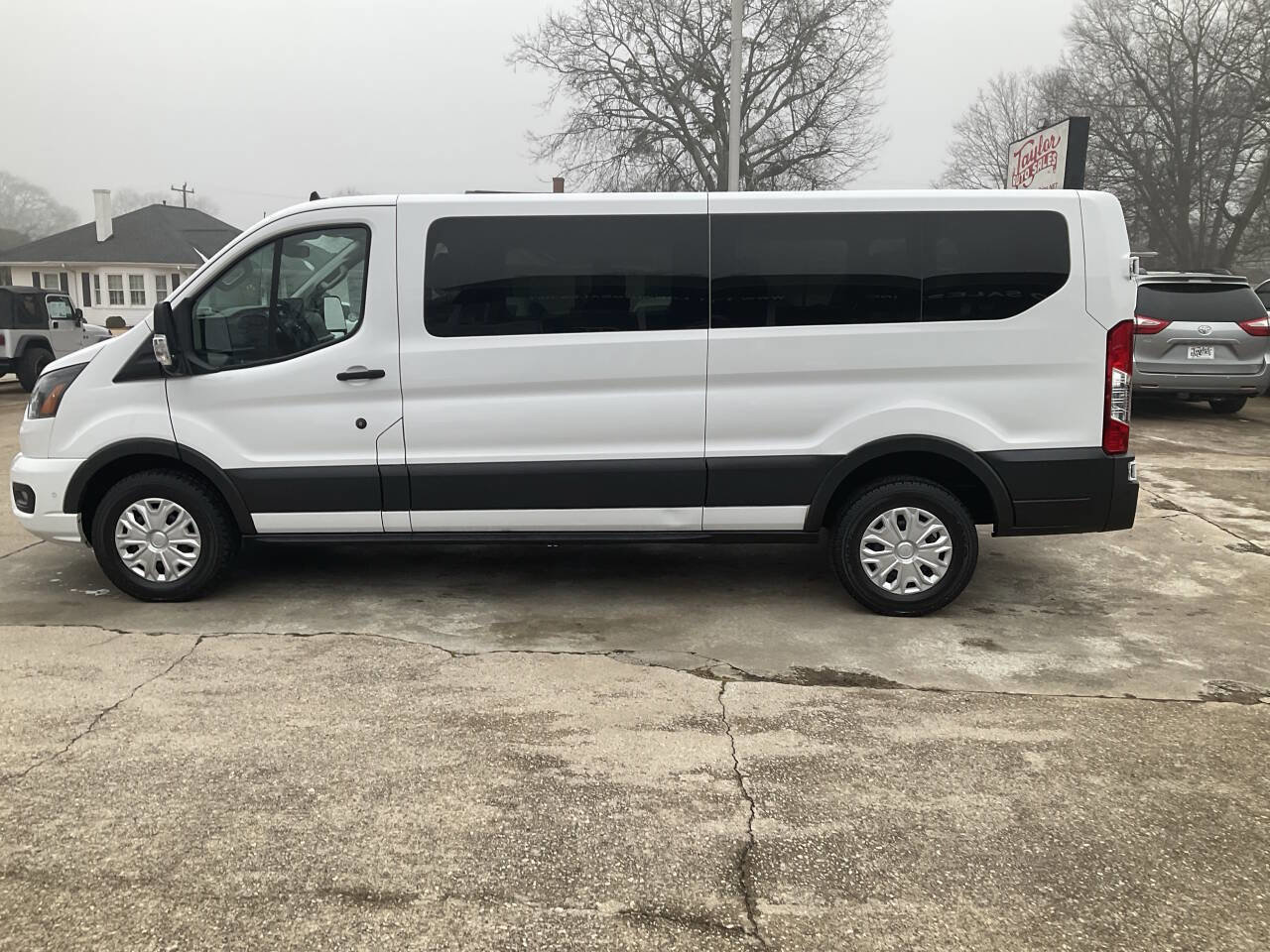 Used 2023 Ford Transit 350 XLT image 7