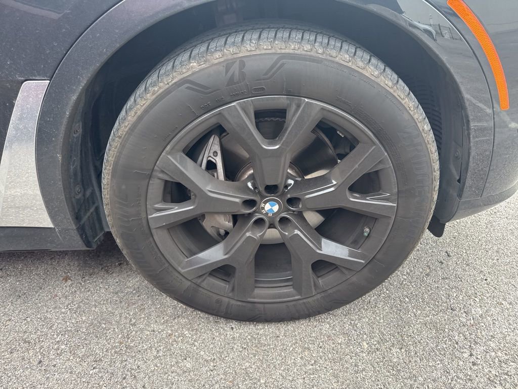 Certified 2025 BMW X7 xDrive40i w/ Premium Package AWD/4WD image 3