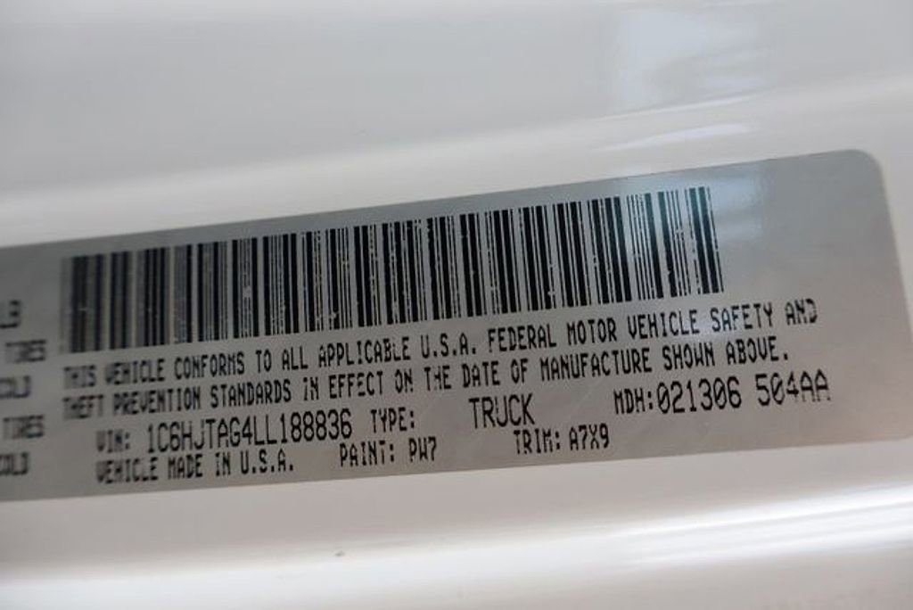 Used 2020 Jeep Gladiator Sport image 19