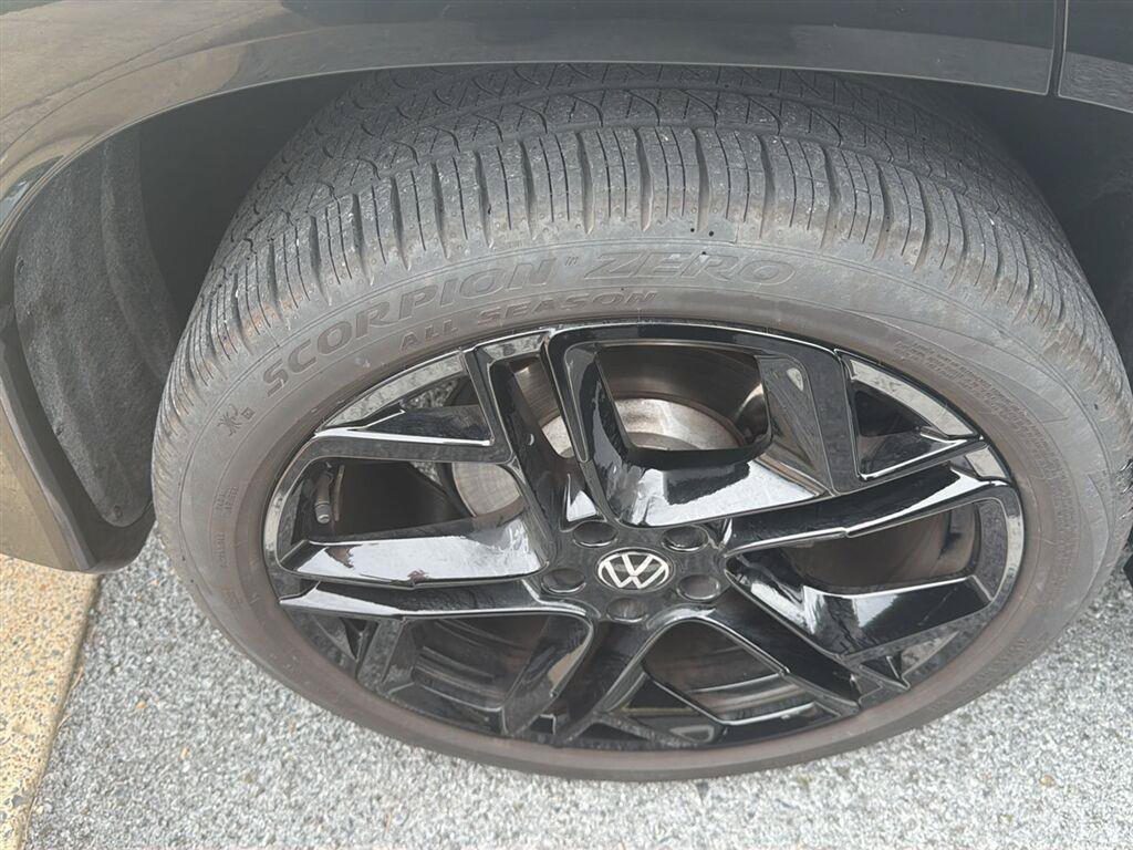 Used 2026 Volkswagen Tiguan SE R-Line AWD/4WD image 11