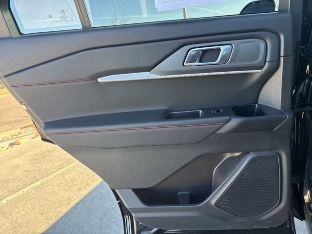 Used 2025 Ford Explorer ST-Line w/ ST-Line Street Pack AWD/4WD image 21