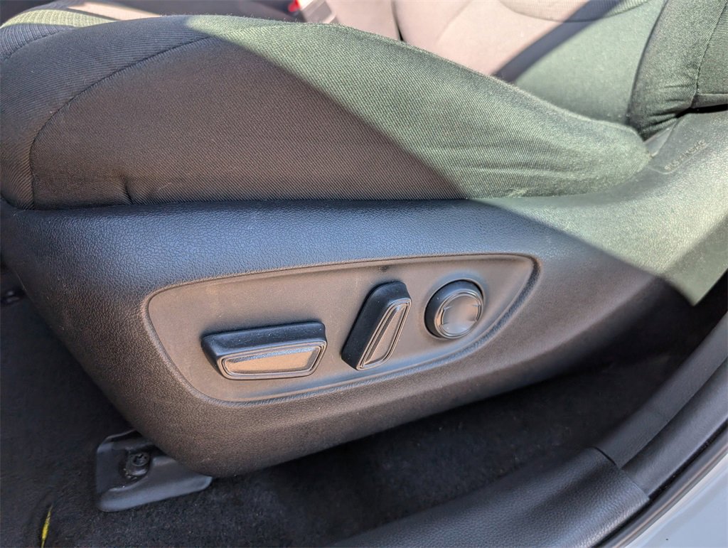 Used 2021 Toyota RAV4 XLE image 10