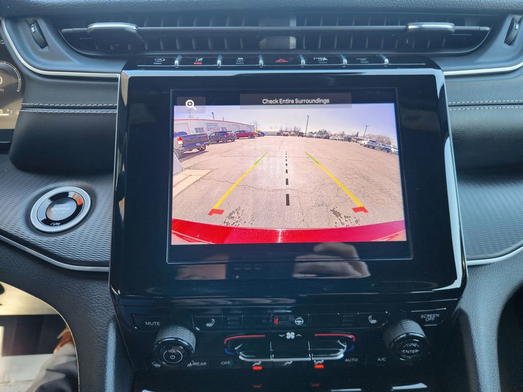 Used 2024 Jeep Grand Cherokee L Altitude image 34