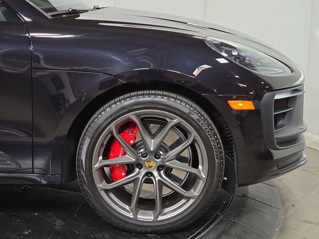 Certified 2025 Porsche Macan GTS image 11