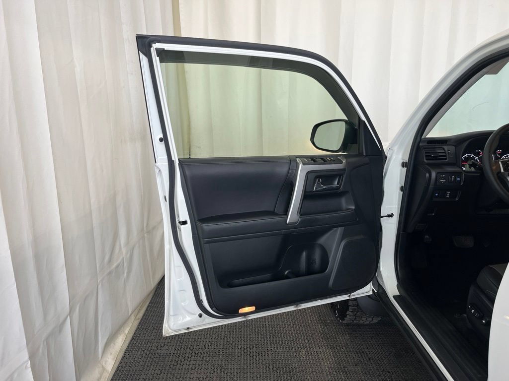 Used 2021 Toyota 4Runner SR5 Premium w/ Moonroof Package AWD/4WD image 19