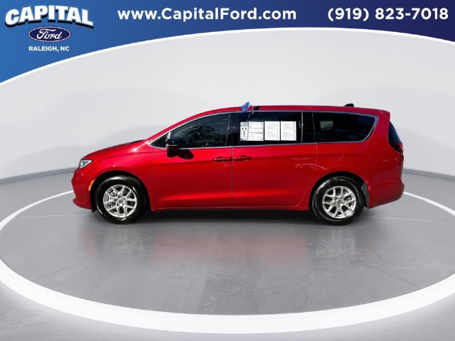 Used 2025 Chrysler Pacifica Select FWD image 5