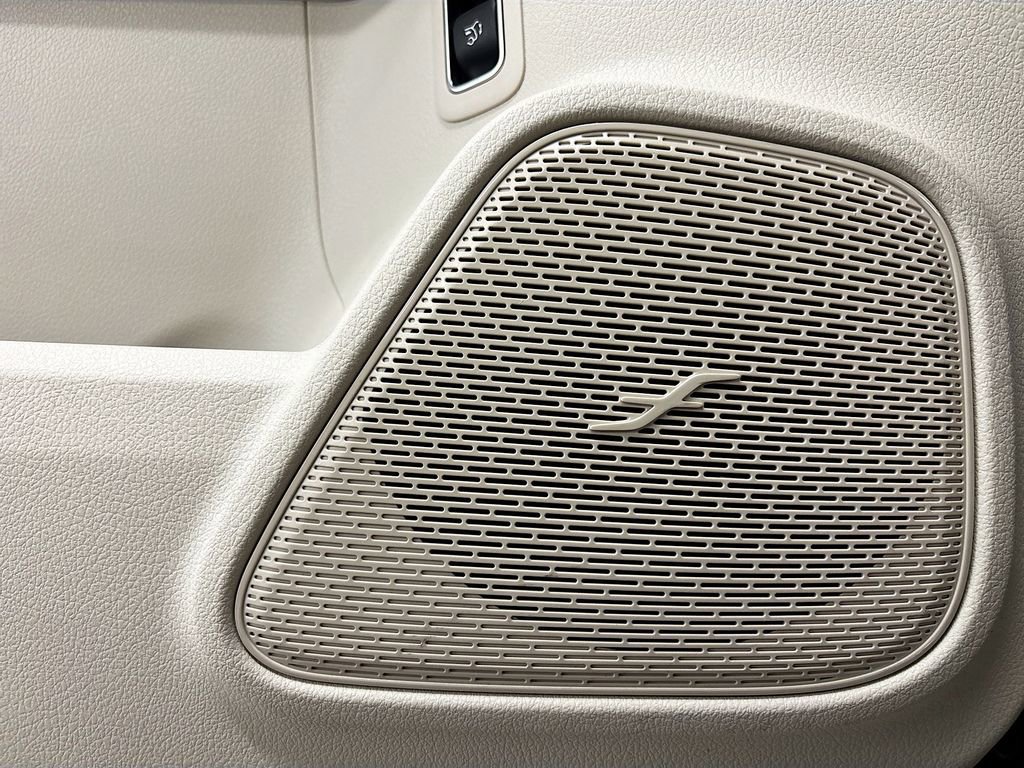 Used 2023 Mercedes-Benz EQB 300 4MATIC image 22