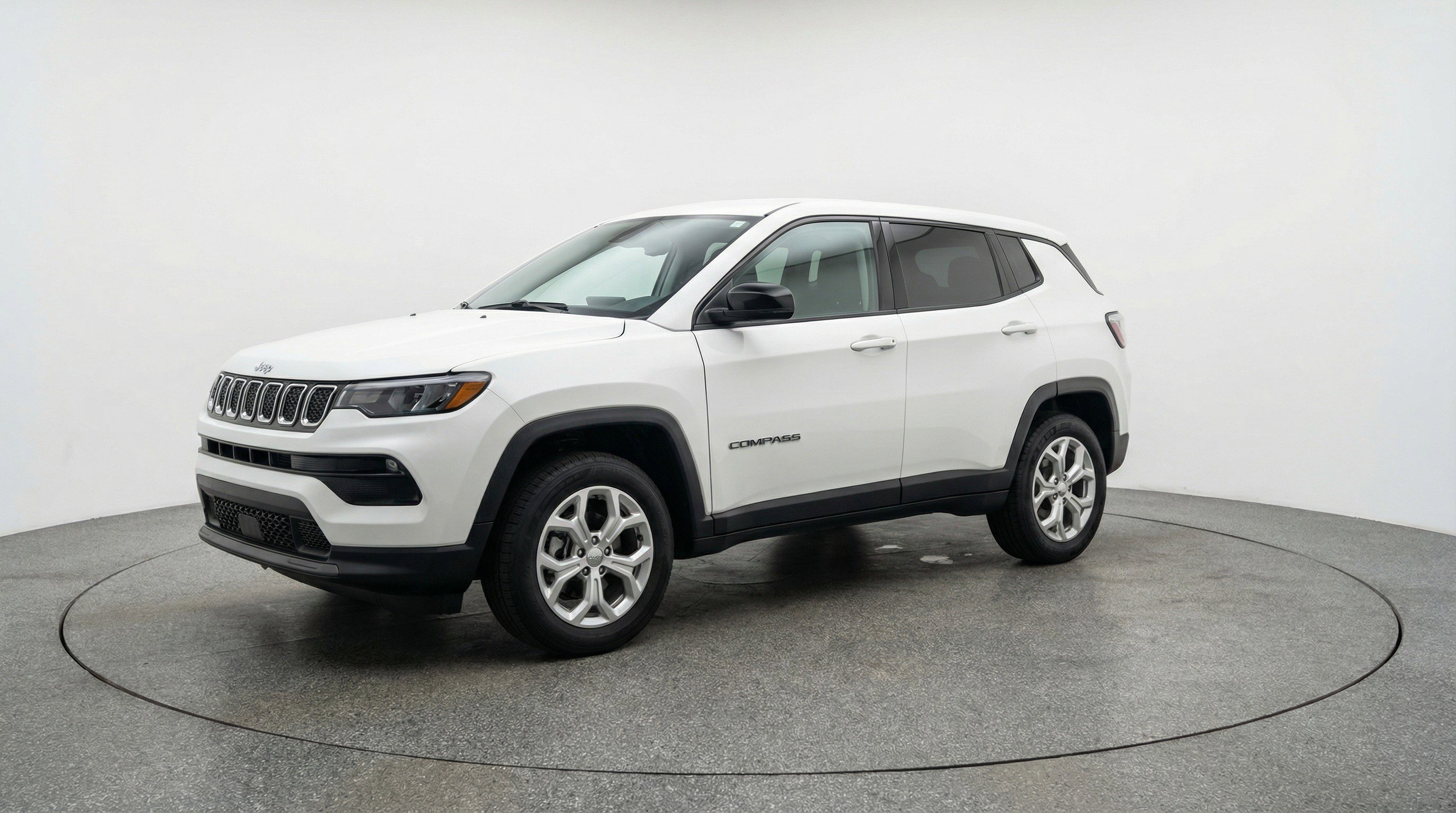 Used 2025 Jeep Compass Latitude image 3