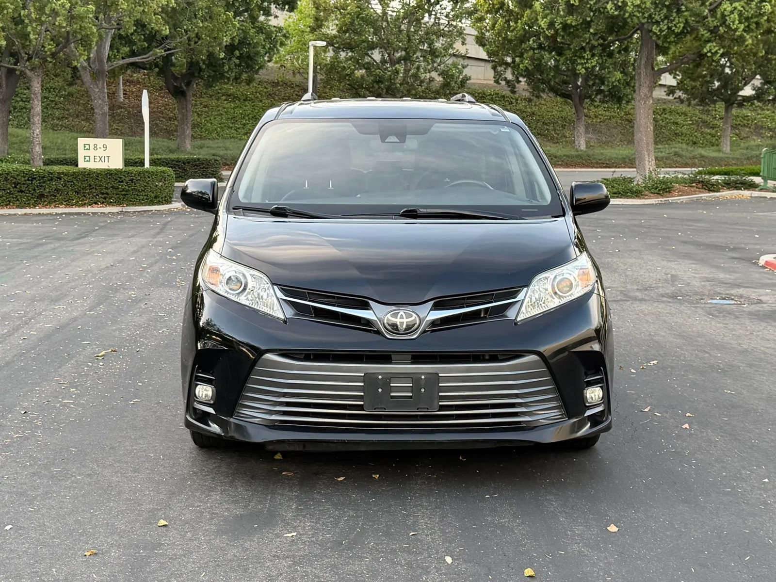 Used 2020 Toyota Sienna XLE w/ XLE Navigation Package FWD image 8