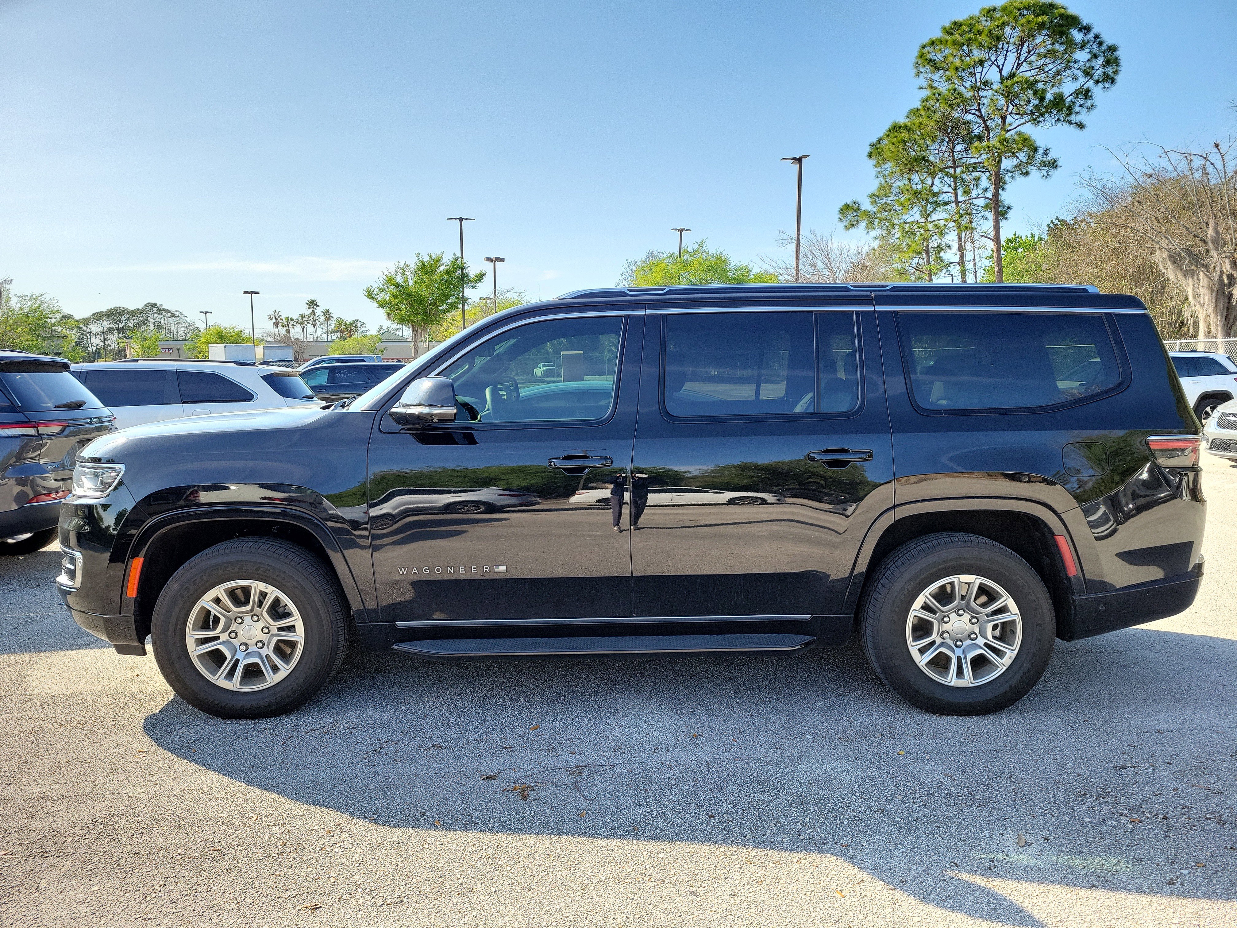Used 2024 Jeep Wagoneer 2WD w/ Convenience Group I image 4