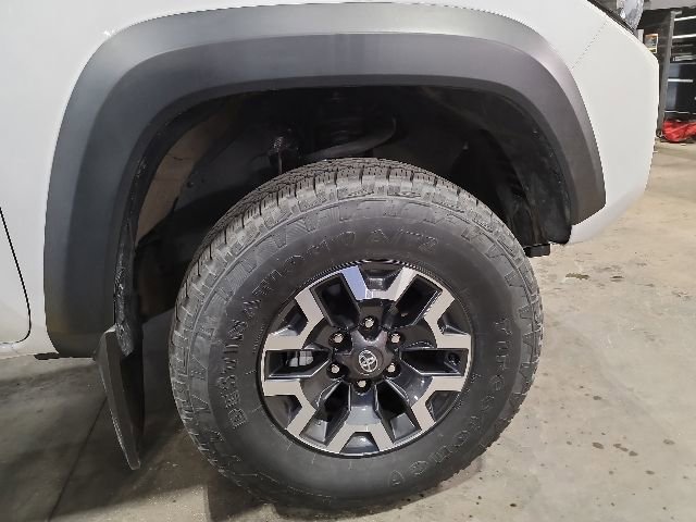 Used 2022 Toyota Tacoma TRD Off-Road AWD/4WD image 16