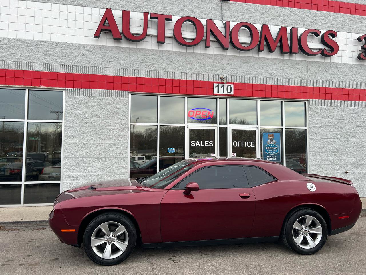 Used 2019 Dodge Challenger SXT RWD image 3