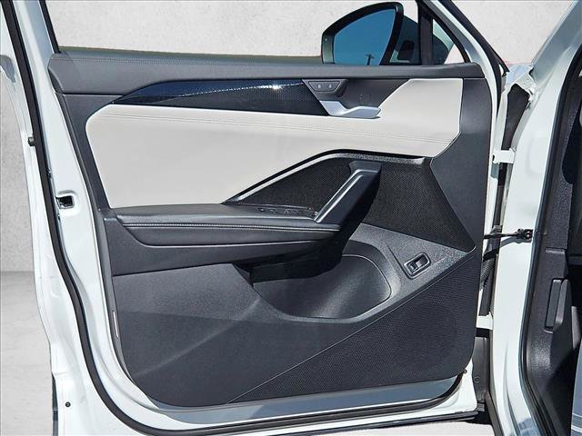 Used 2025 Volkswagen Tiguan SE FWD image 11