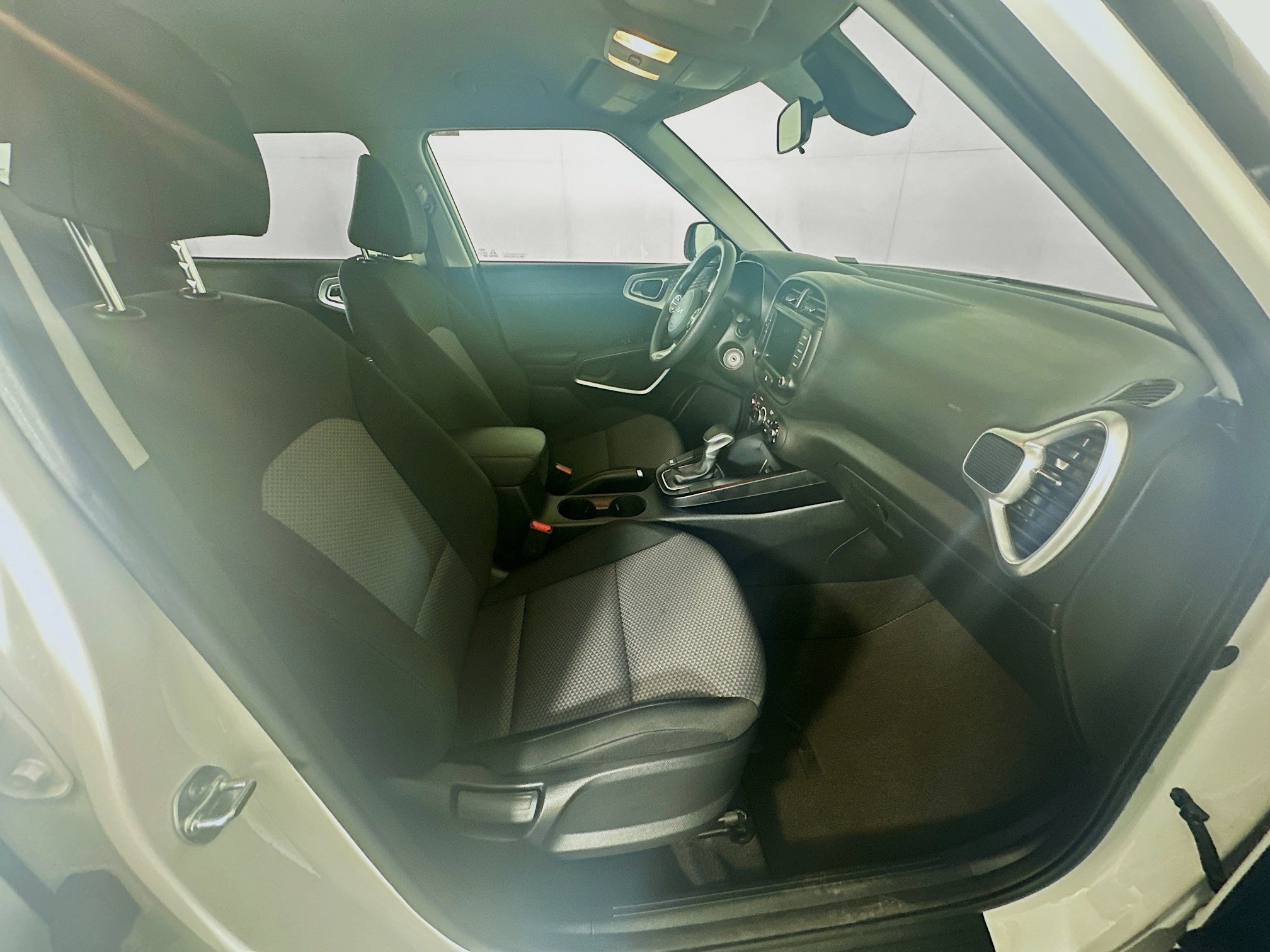 Used 2025 Kia Soul LX w/ LX Technology Package FWD image 31