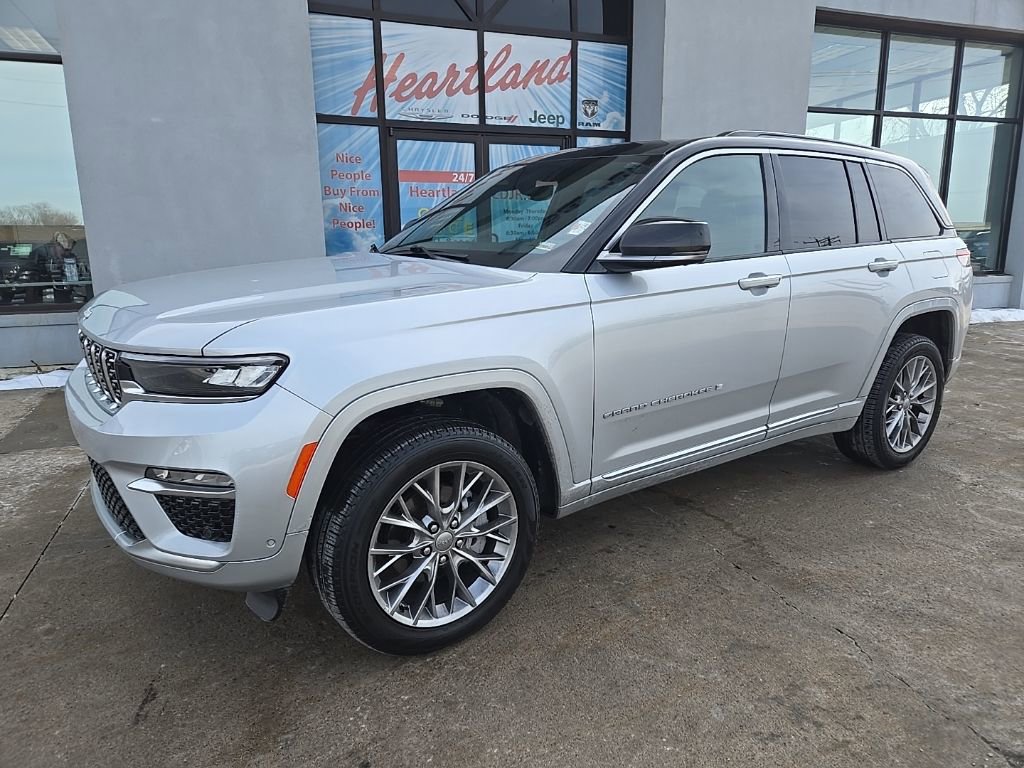 Used 2025 Jeep Grand Cherokee Summit image 3