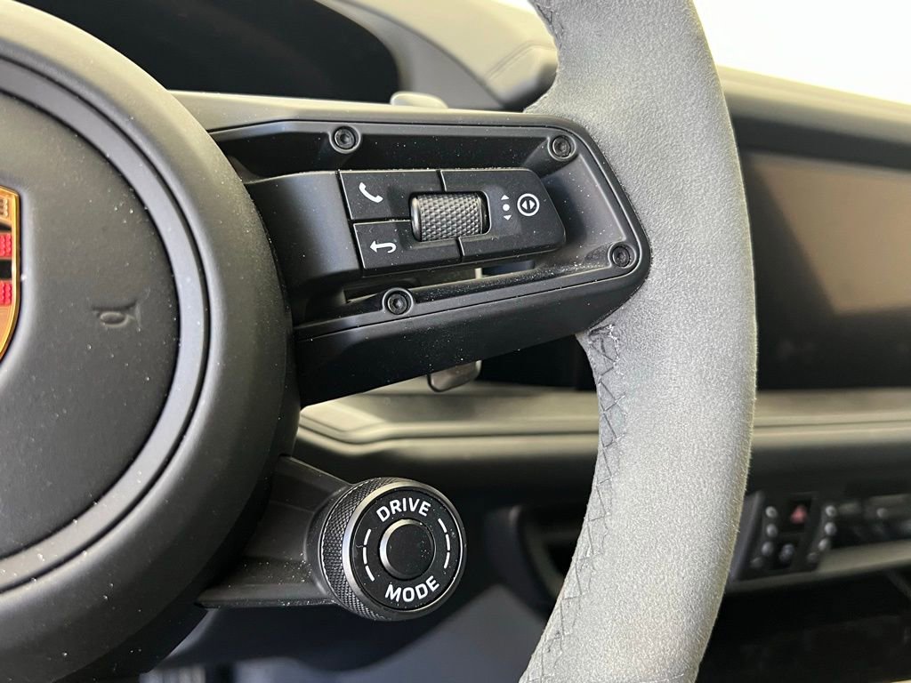 Certified 2025 Porsche Cayenne GTS AWD/4WD image 9