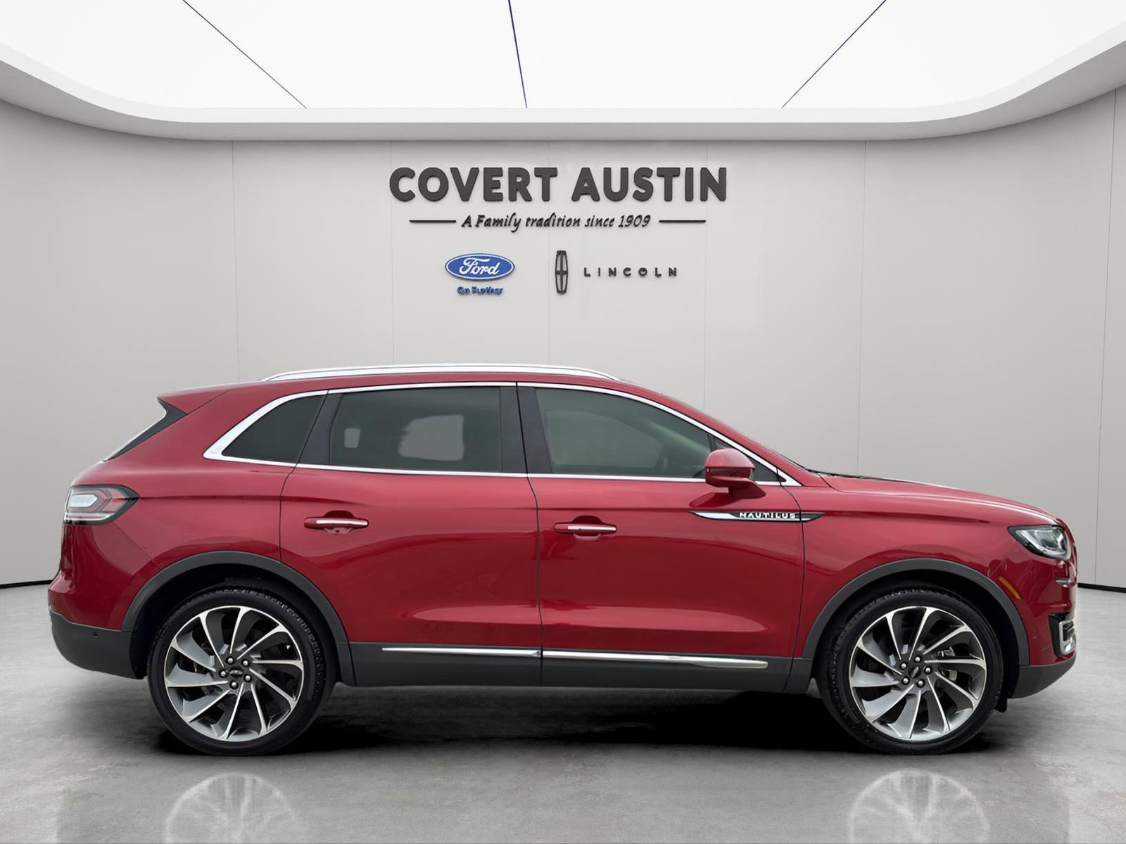 Used 2020 Lincoln Nautilus Reserve w/ Equipment Group 202A image 6