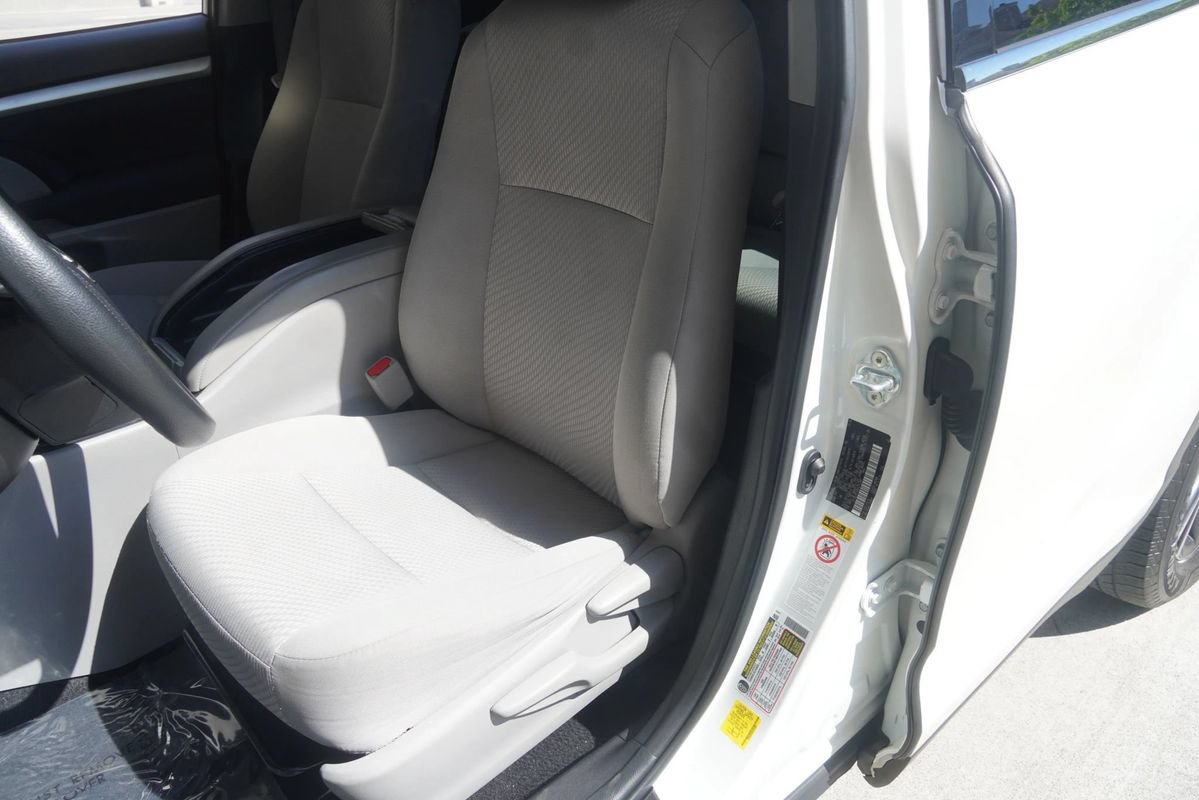 Used 2019 Toyota Highlander LE AWD/4WD image 40
