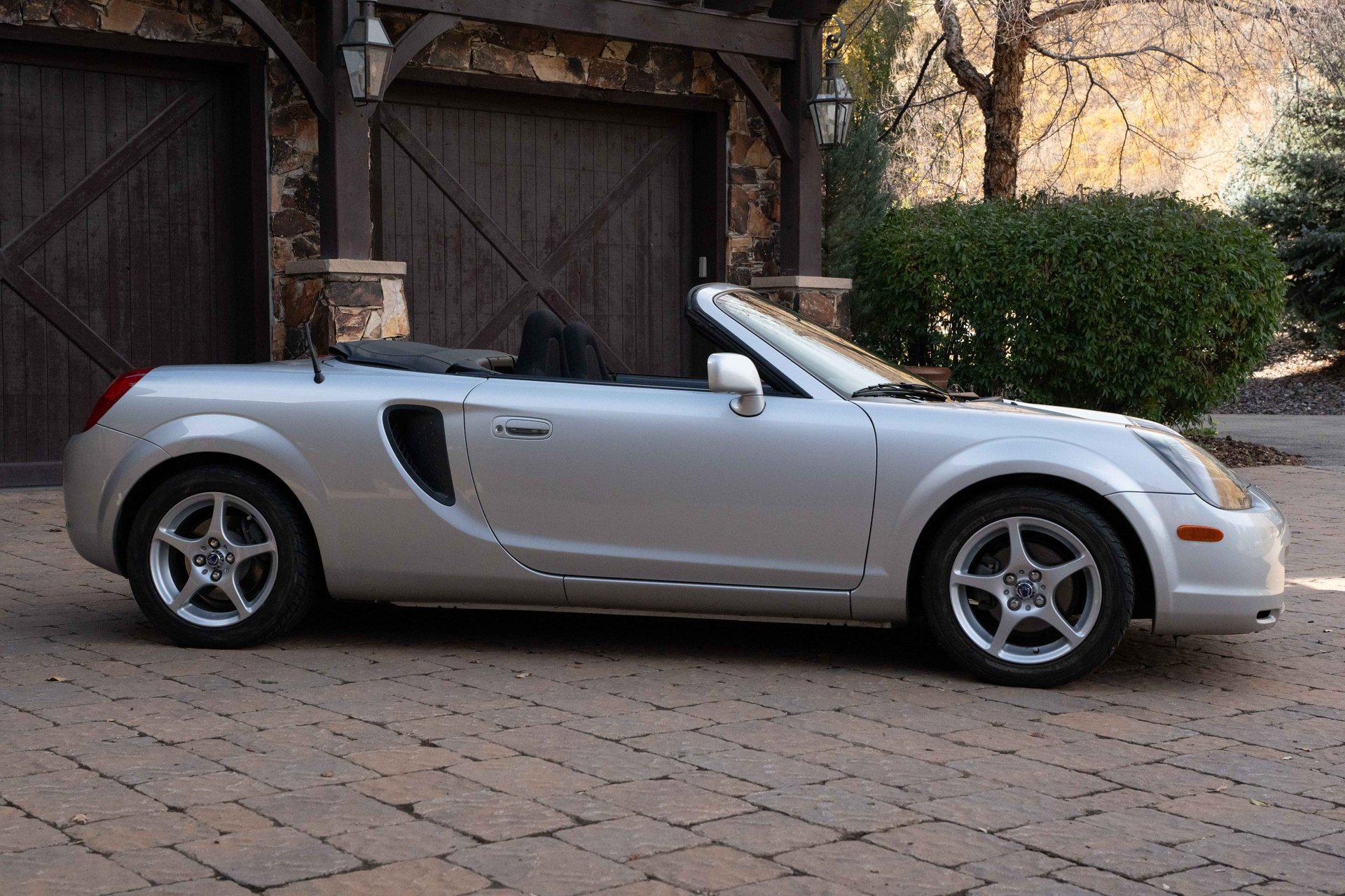 Used 2001 Toyota MR2 image 16