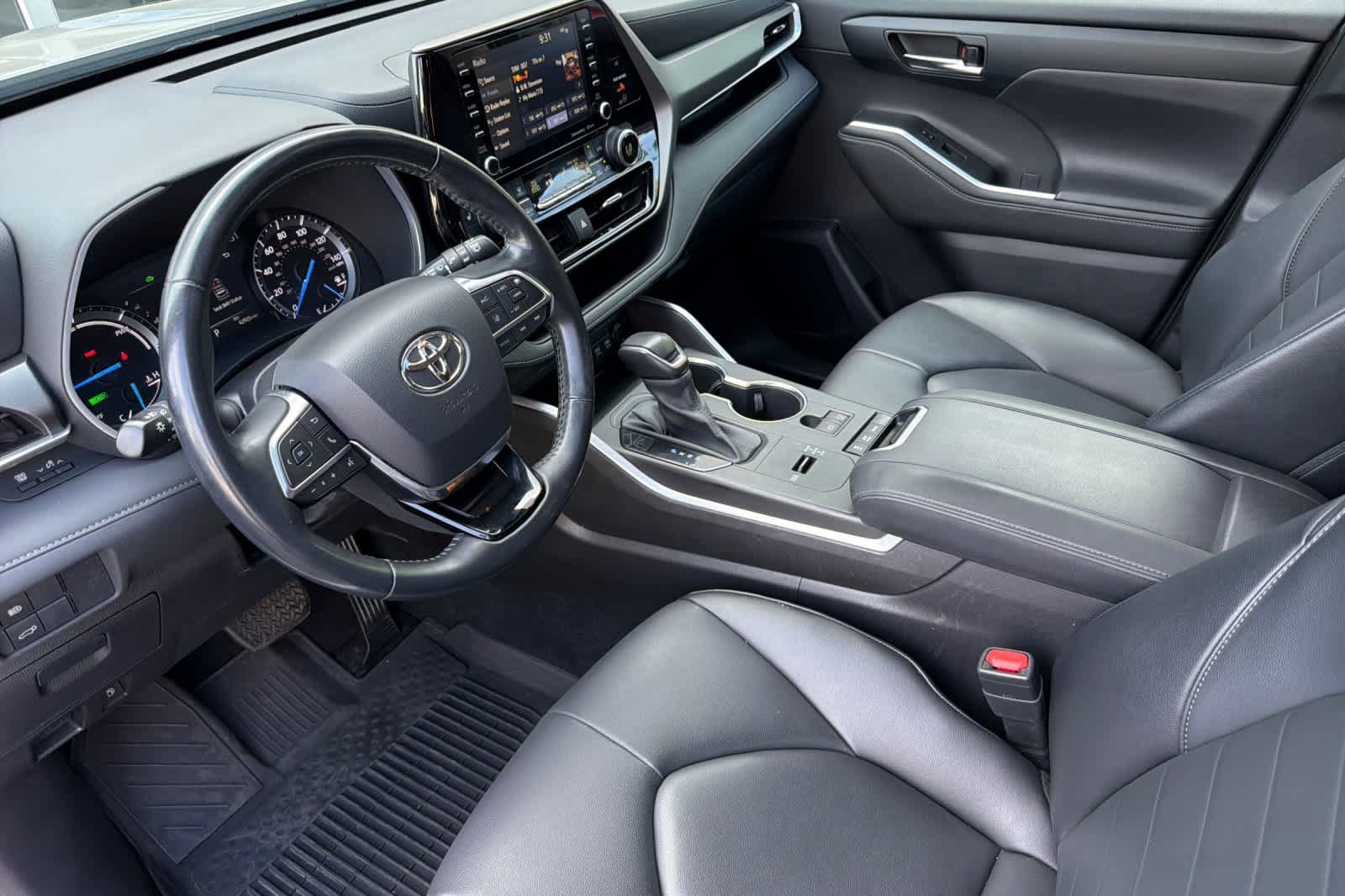 Used 2020 Toyota Highlander XLE AWD/4WD image 13