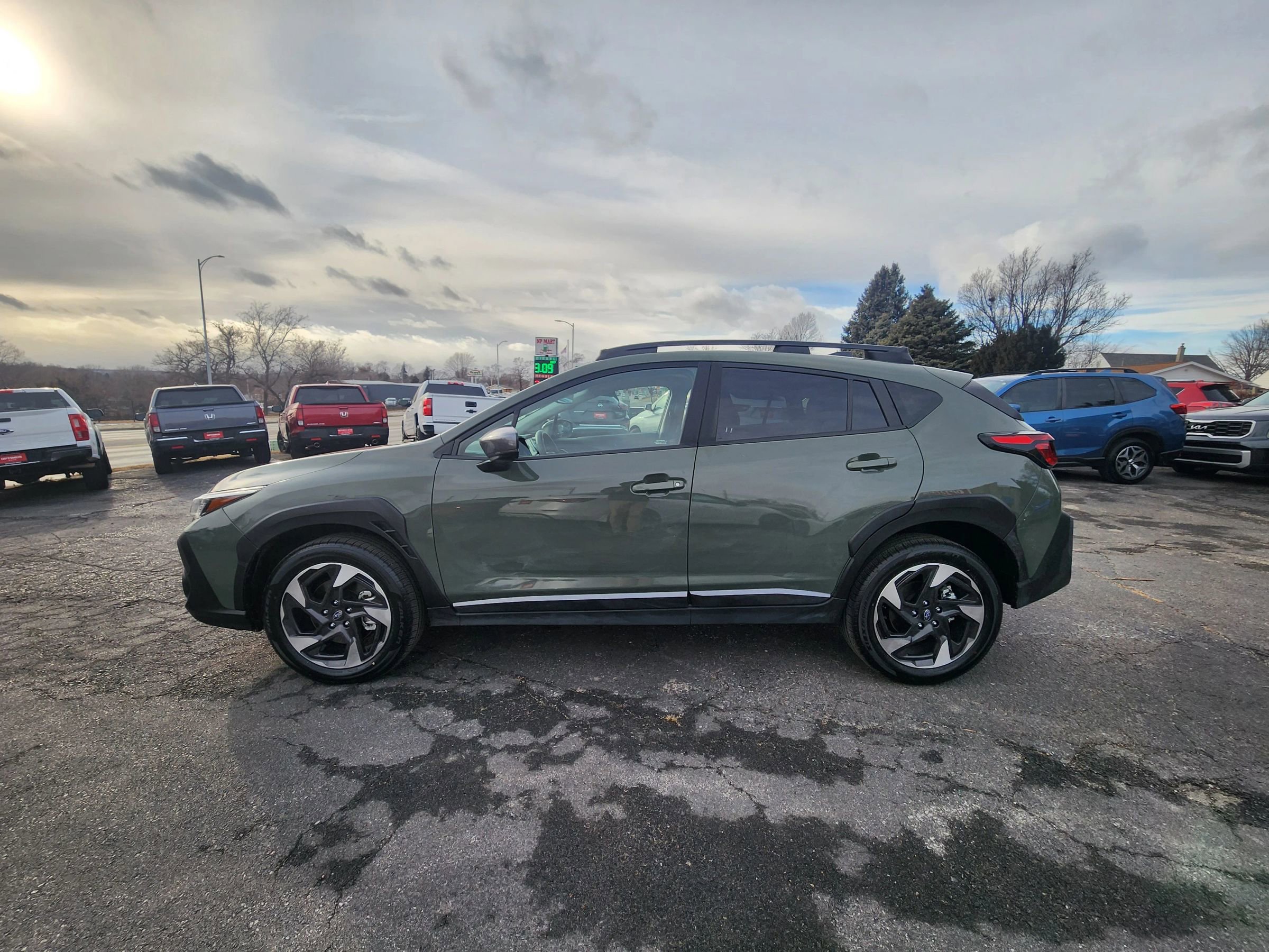 Used 2025 Subaru Crosstrek 2.5i Limited w/ Crosstrek Mirror Package image 4