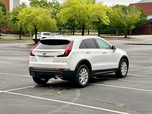 Certified 2022 Cadillac XT4 Luxury w/ Cold Weather Package FWD image 7