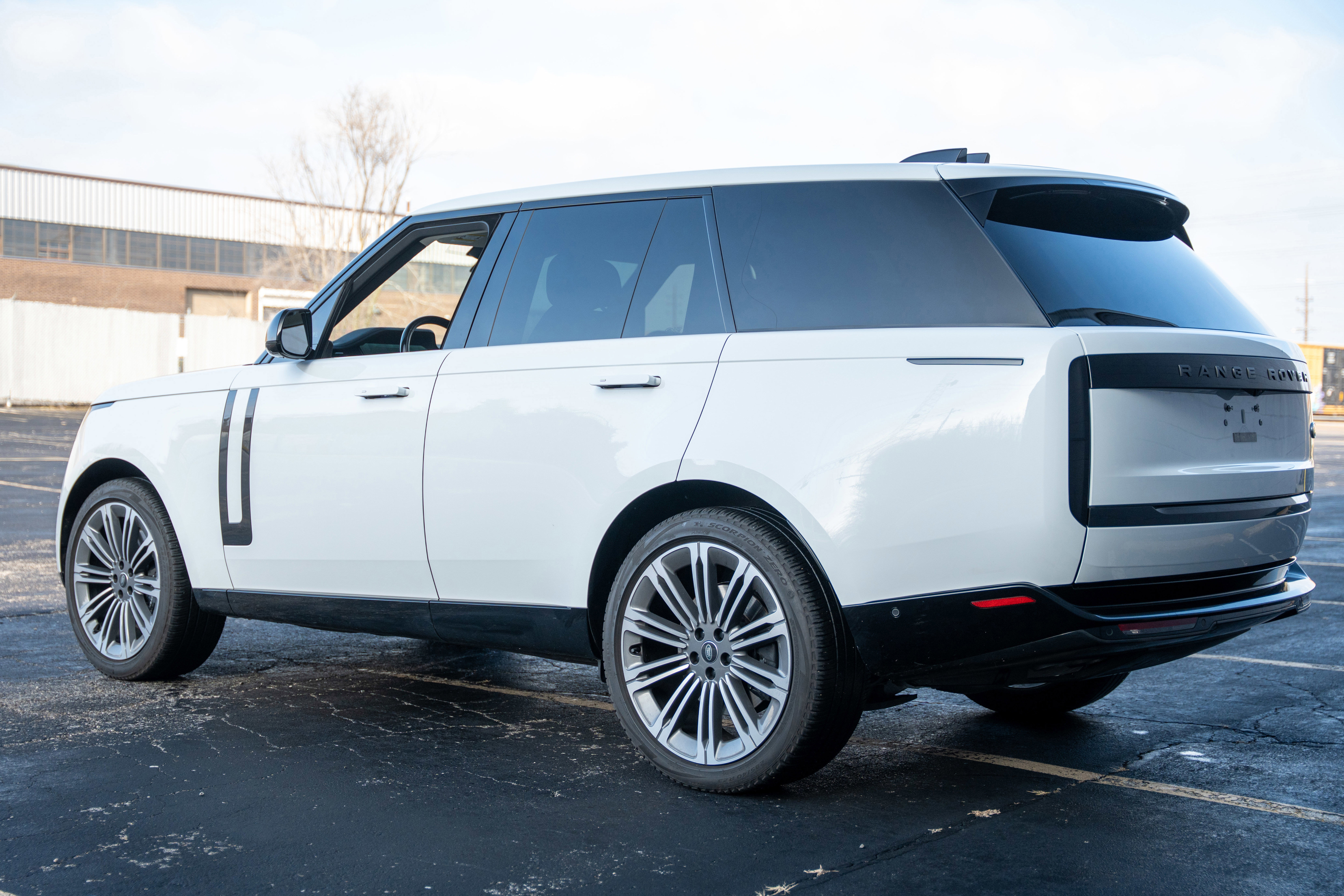 Used 2023 Land Rover Range Rover SE AWD/4WD image 3