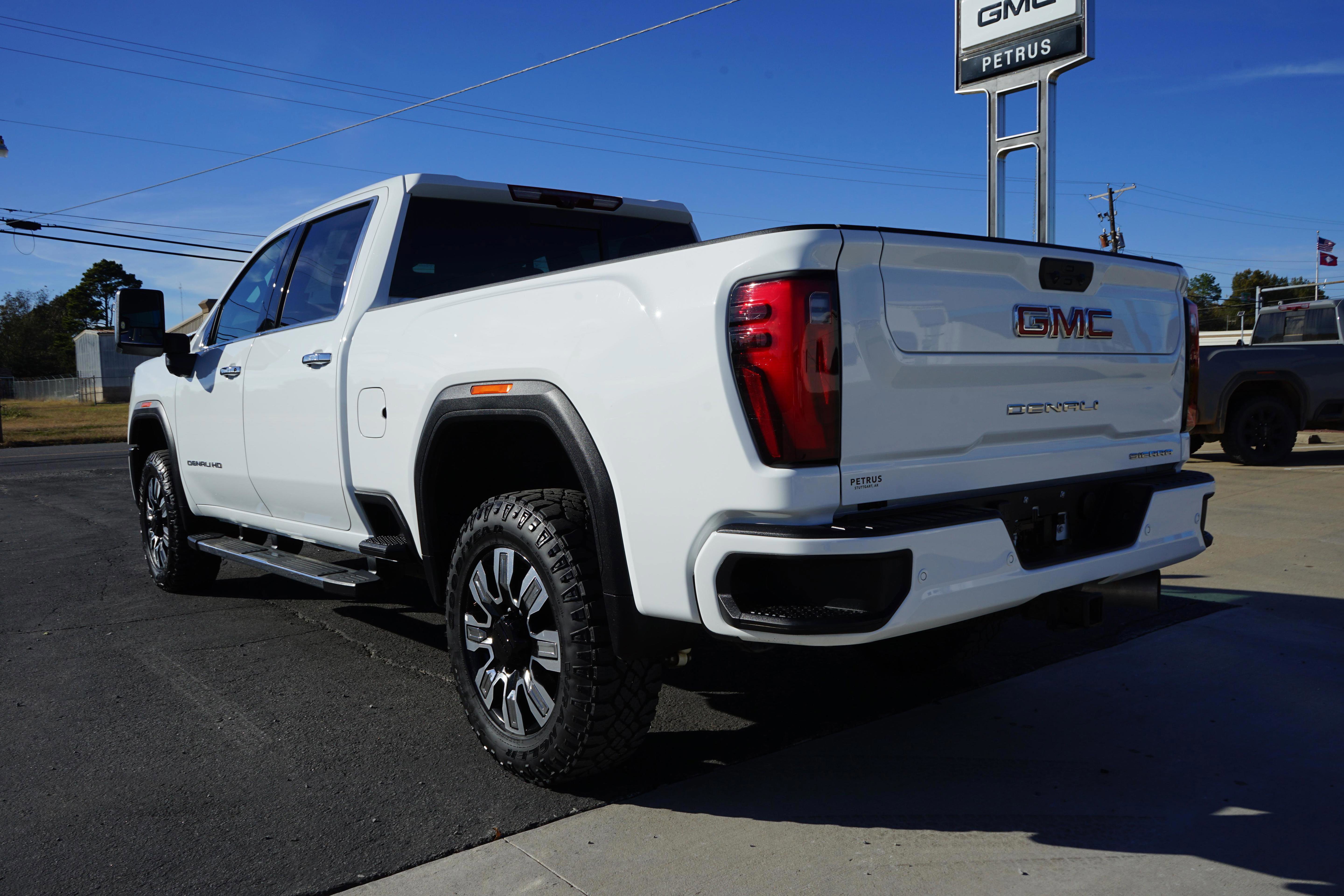 Used 2025 GMC Sierra 2500 Denali w/ Max Trailering Package image 3