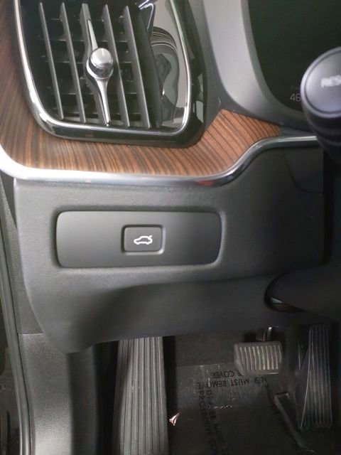 Used 2023 Volvo XC60 B5 Plus image 20