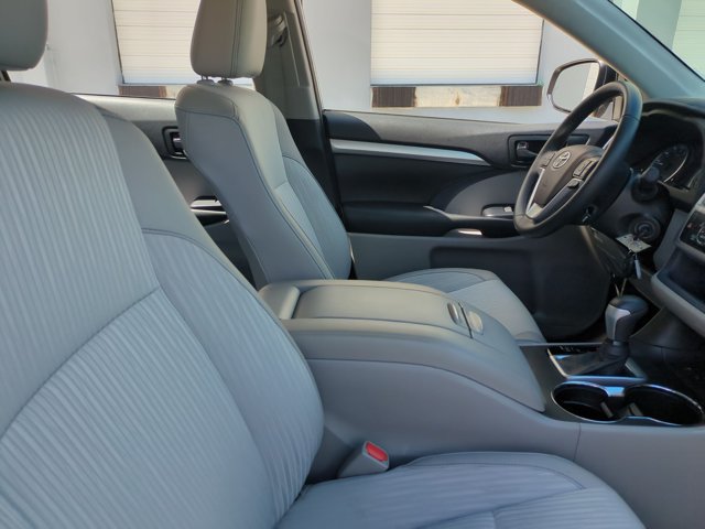 Used 2019 Toyota Highlander Plus FWD image 20