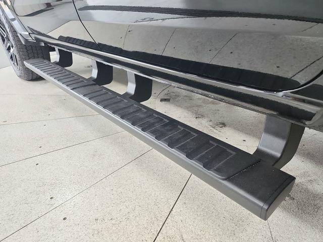 Used 2025 Chevrolet Colorado Z71 w/ Technology Package AWD/4WD image 50