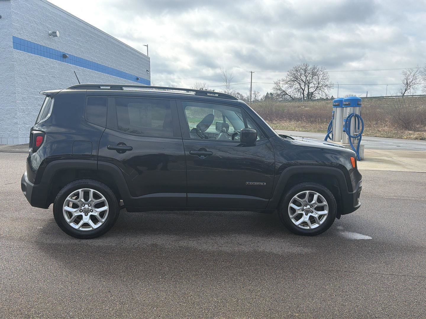 Used 2016 Jeep Renegade Latitude w/ Cold Weather Group image 6