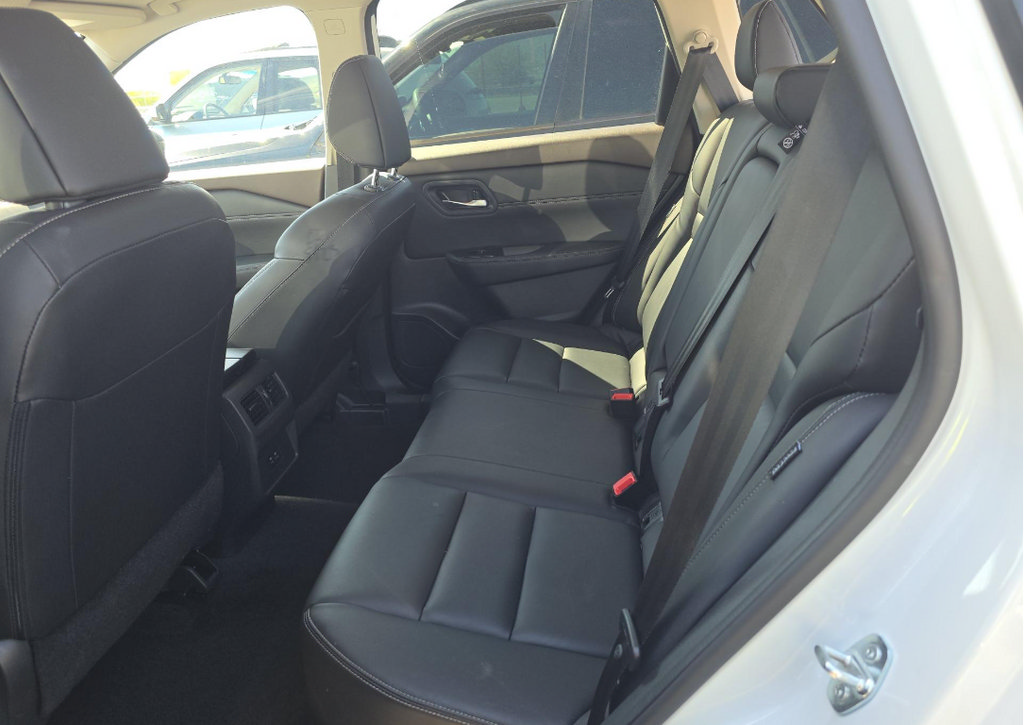 Used 2023 Nissan Rogue SL AWD/4WD image 15