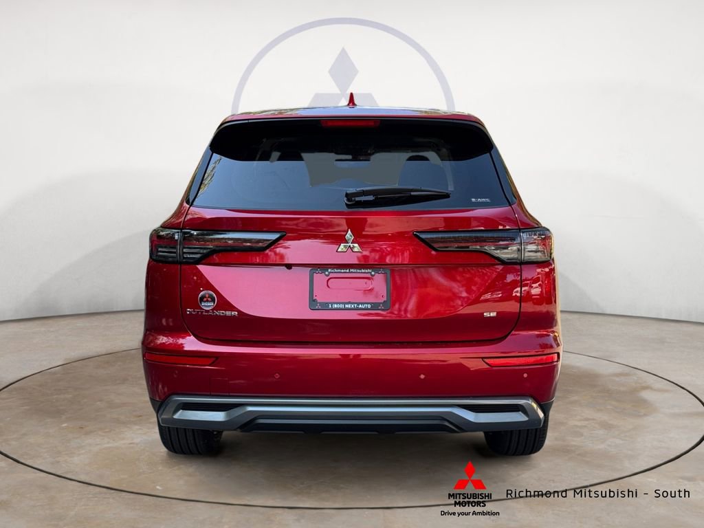 New 2025 Mitsubishi Outlander SE image 4