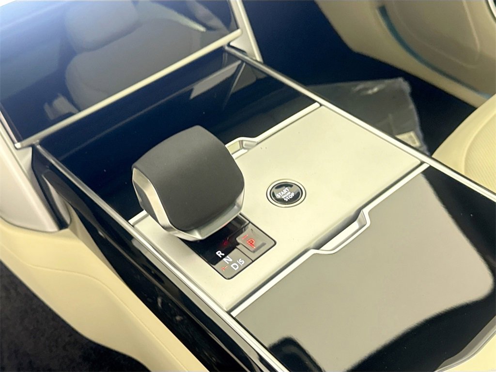 New 2025 Land Rover Range Rover Long Wheelbase SE image 16
