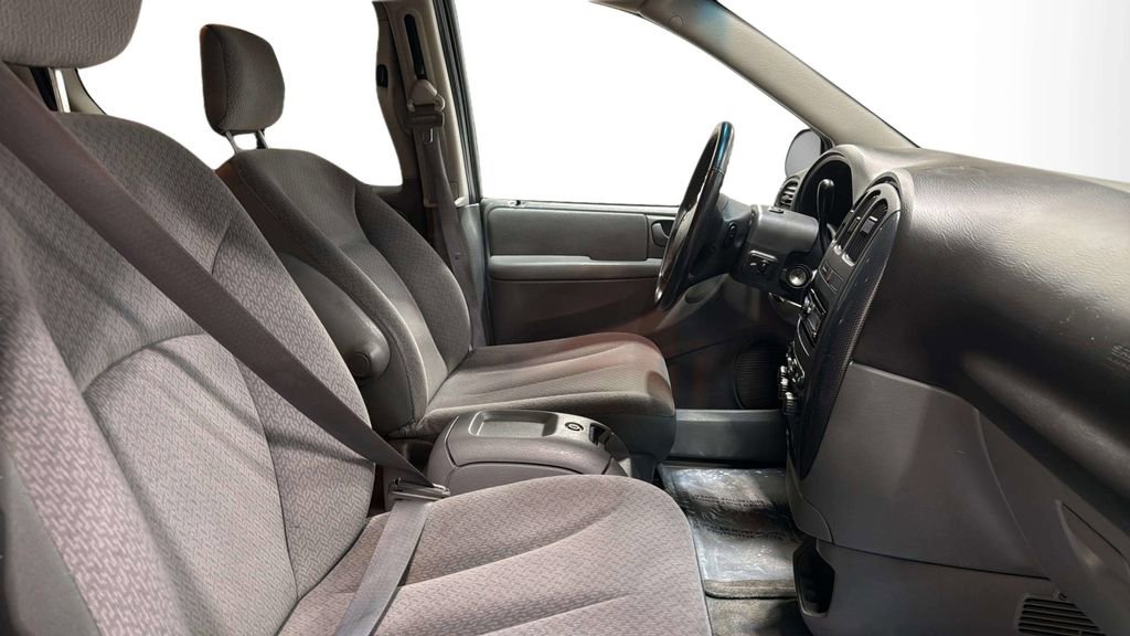 Used 2006 Dodge Grand Caravan SXT FWD image 14