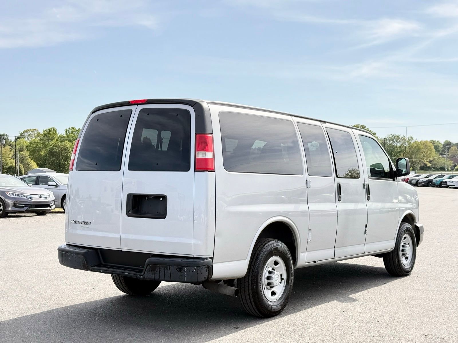 Used 2016 Chevrolet Express 2500 LS RWD image 9