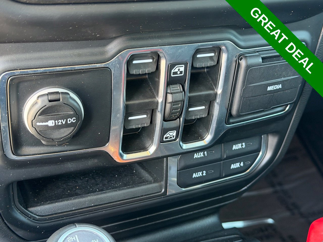 Used 2023 Jeep Wrangler Unlimited Sahara AWD/4WD image 23