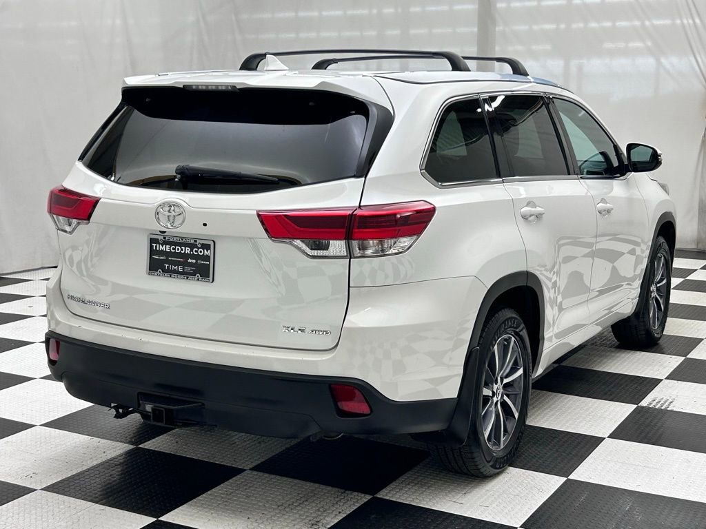 Used 2017 Toyota Highlander XLE image 9