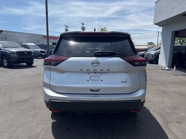 Used 2024 Nissan Rogue S AWD/4WD image 3