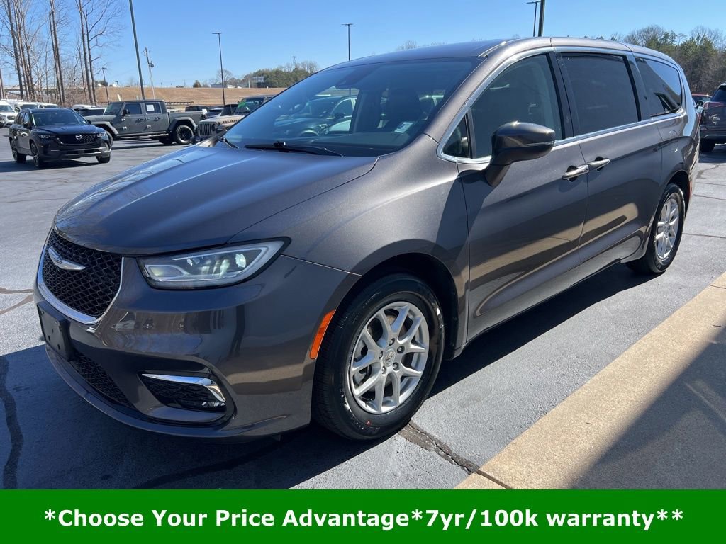 Certified 2023 Chrysler Pacifica Touring-L image 6