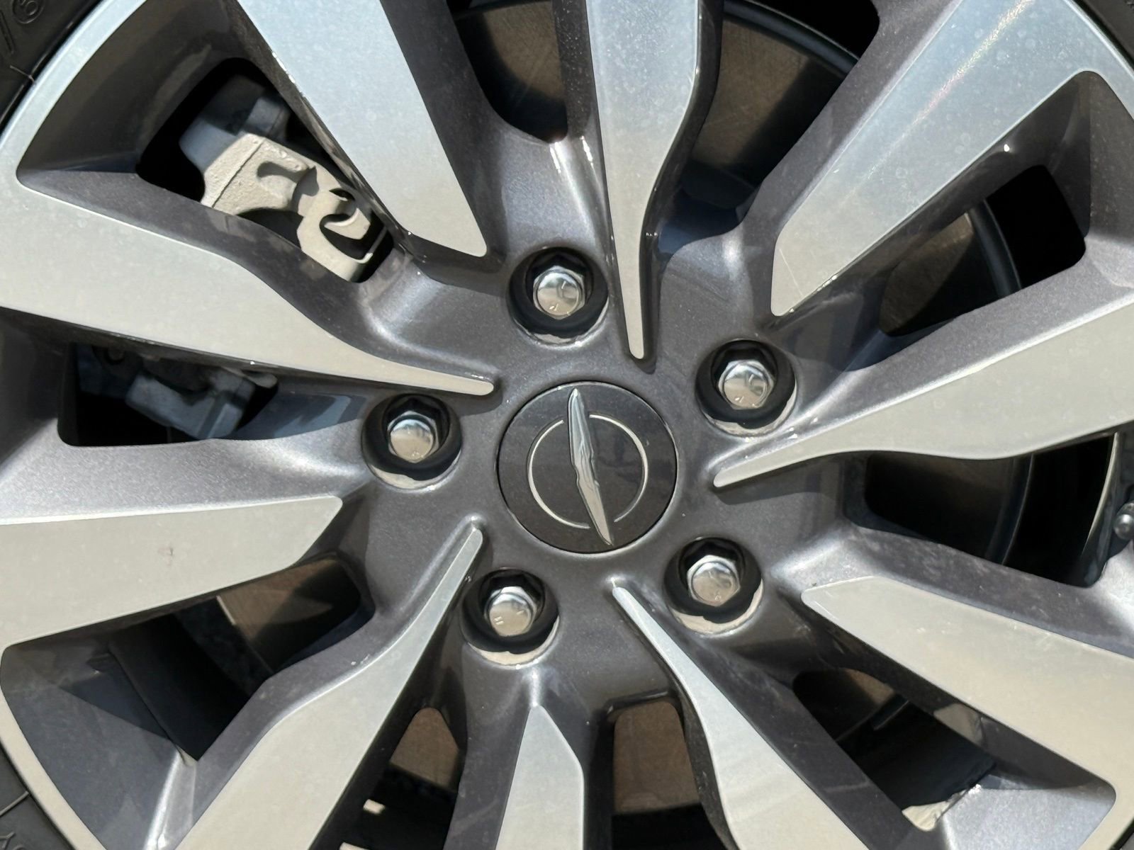 Used 2023 Chrysler Pacifica Touring-L image 21