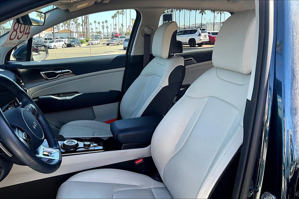 Used 2023 Kia Sportage EX image 16