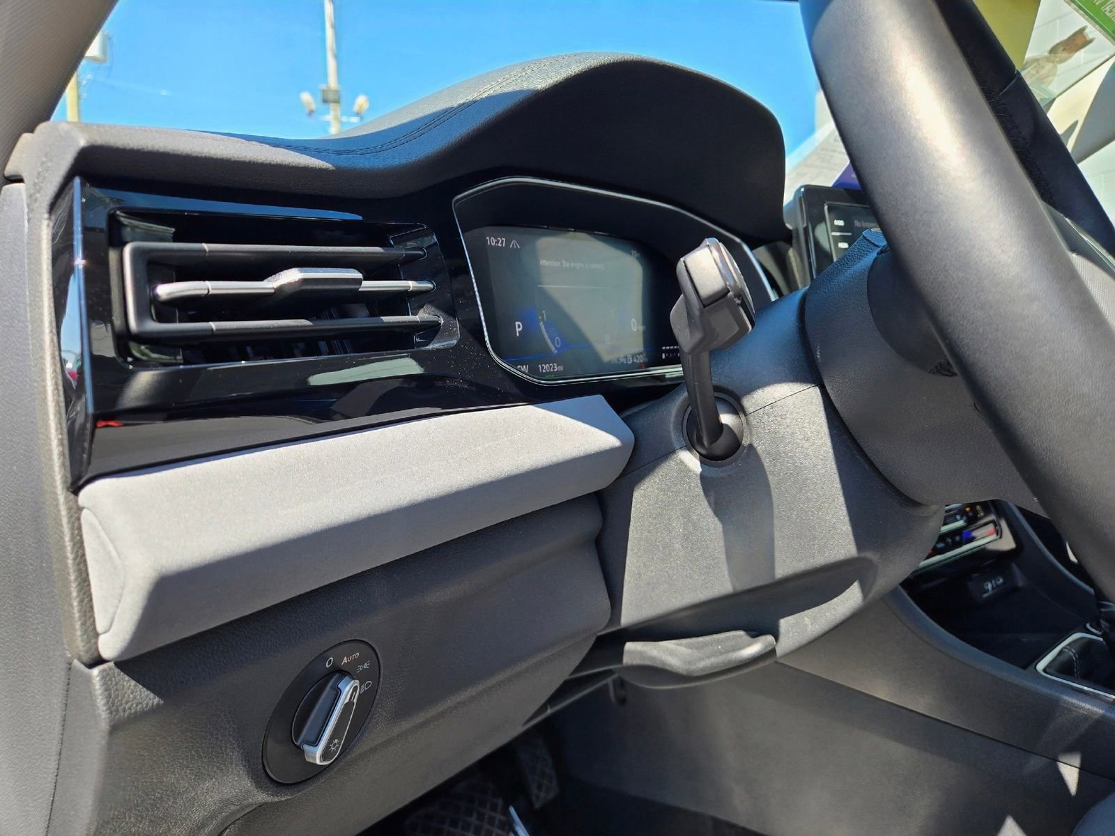 Used 2025 Volkswagen Jetta SE image 24