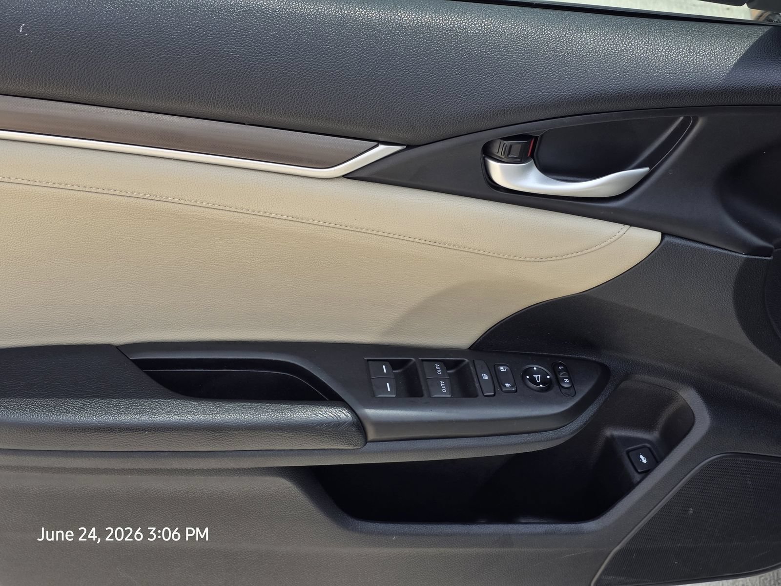 Used 2019 Honda Civic Touring image 15